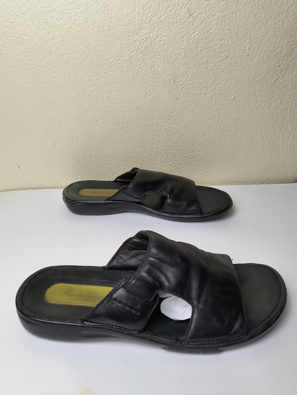 Kenneth Cole New York Coast Along 11M Black Leather Slide Sandals